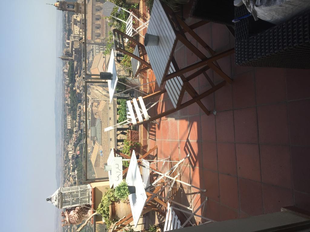 كالتاجيروني Casa Tipica Siciliana Patronale Home Bedandbreakfast Tremetrisoprailcielo Camere Con Vista, Colazione Interna In Terrazzo Panoramico المظهر الخارجي الصورة