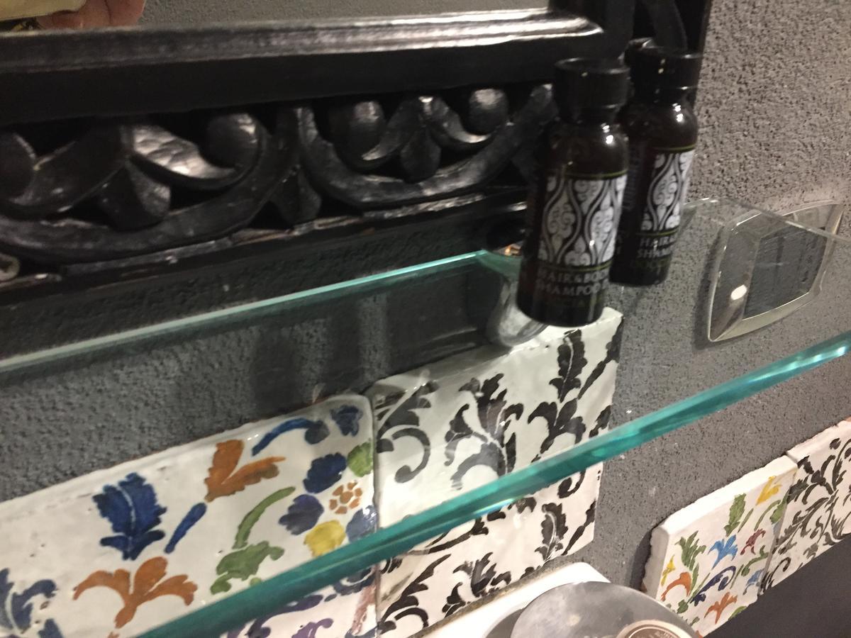 كالتاجيروني Casa Tipica Siciliana Patronale Home Bedandbreakfast Tremetrisoprailcielo Camere Con Vista, Colazione Interna In Terrazzo Panoramico المظهر الخارجي الصورة