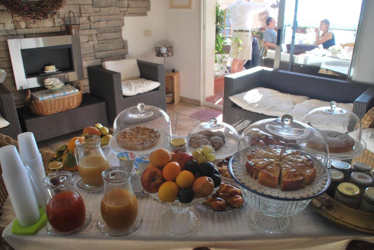كالتاجيروني Casa Tipica Siciliana Patronale Home Bedandbreakfast Tremetrisoprailcielo Camere Con Vista, Colazione Interna In Terrazzo Panoramico المظهر الخارجي الصورة