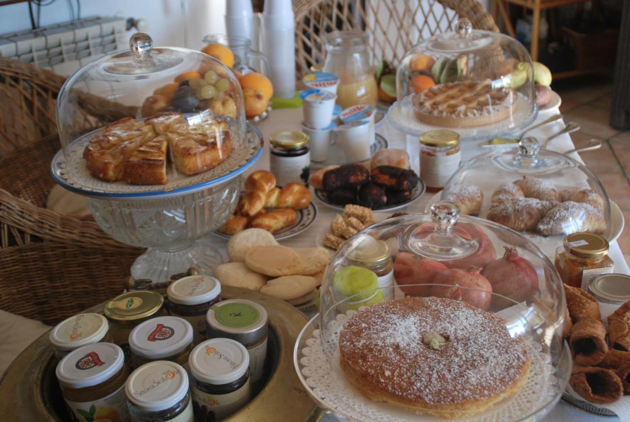 كالتاجيروني Casa Tipica Siciliana Patronale Home Bedandbreakfast Tremetrisoprailcielo Camere Con Vista, Colazione Interna In Terrazzo Panoramico المظهر الخارجي الصورة