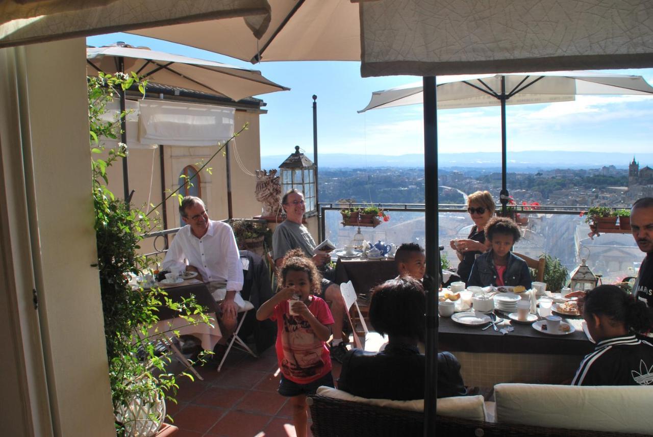 كالتاجيروني Casa Tipica Siciliana Patronale Home Bedandbreakfast Tremetrisoprailcielo Camere Con Vista, Colazione Interna In Terrazzo Panoramico المظهر الخارجي الصورة