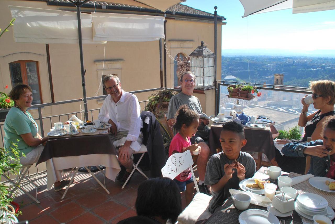 كالتاجيروني Casa Tipica Siciliana Patronale Home Bedandbreakfast Tremetrisoprailcielo Camere Con Vista, Colazione Interna In Terrazzo Panoramico المظهر الخارجي الصورة